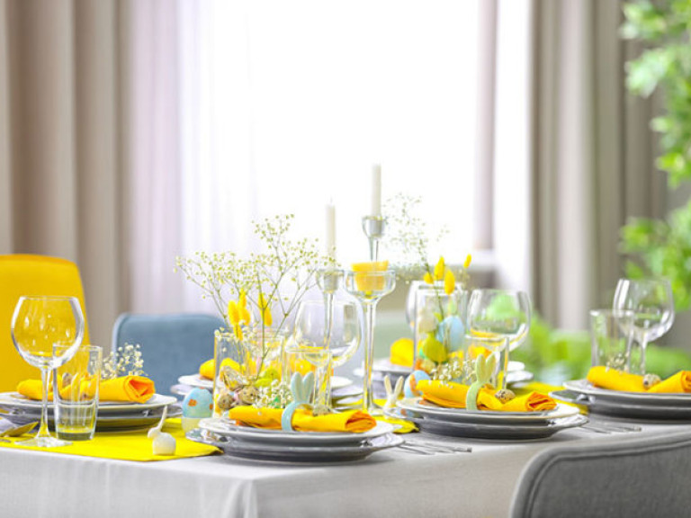 Tischdeko in sommerlichem Gelb